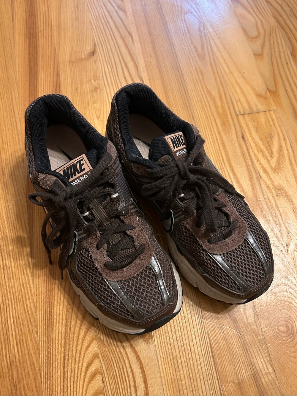 NIKE - vomero 5